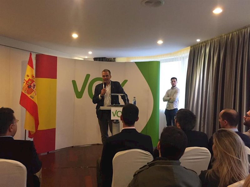 ep el secretario general de vox javier ortega smith en un acto con seguidores en ferrol