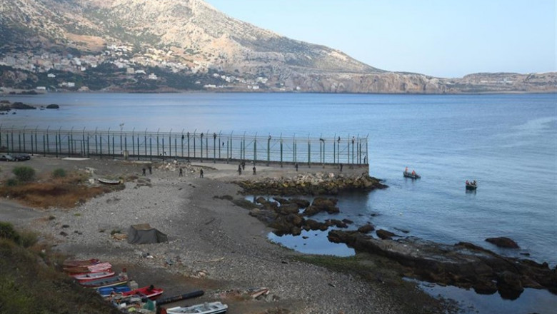 ep en la imagen algunos de los 153 migrantes que han entrado en ceuta saltando su doble valla en la ep en la imagen algunos de los 153 migrantes que han entrado en ceuta saltando su doble valla en la