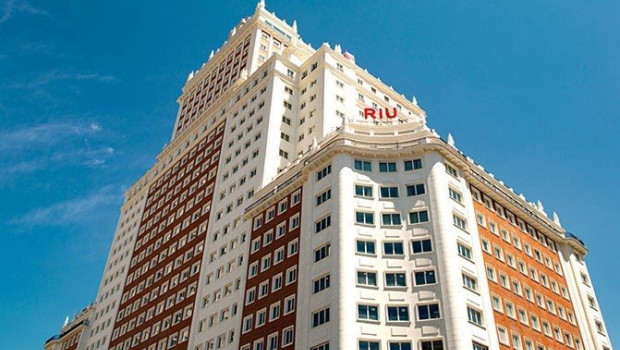 ep fachada del nuevo hotel de riu en el edifico espana