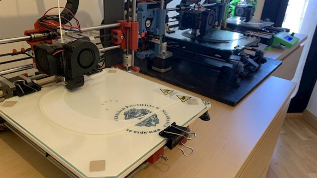 ep impresoras 3d de la upsa que fabrican las salvaorejas para sanitarios