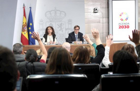 ep la ministra de hacienda maria jesus montero y el ministro de sanidad salvador illa atienden las