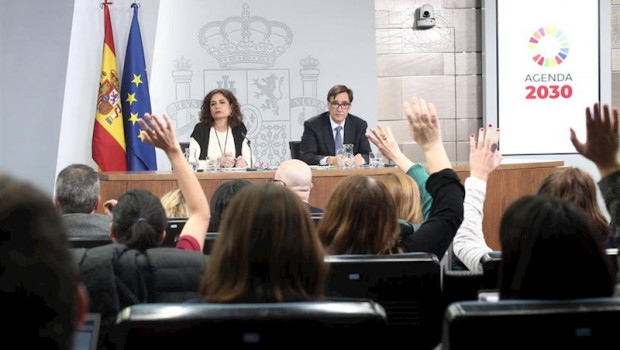 ep la ministra de hacienda maria jesus montero y el ministro de sanidad salvador illa atienden las