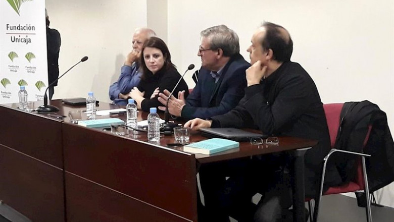 La vicesecretaria general del PSOE Federal y portavoz del Grupo Parlamentario Socialista en el Congreso de los Diputados, Adriana Lastra, junto al secretario general de Memoria Democrática, Fernándo Martínez, en la presentación de un libro | EUROPA PRESS ep la vicesecretaria general del psoe federal y portavoz del grupo parlamentario socialista en el
