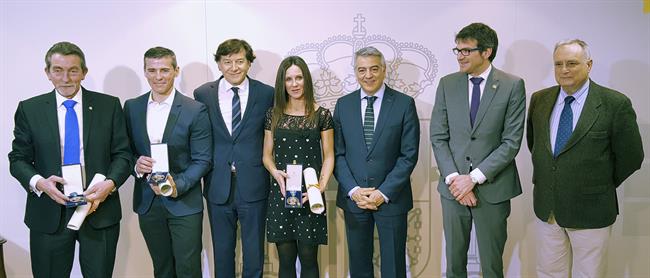 Lete entrega ROMD a los karatecas hermanos Lezcano y Ana Ibarrondo | CSD ep lete entrega romdlos karatecas hermanos lezcanoana ibarrondo