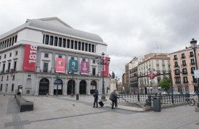 ep plaza de isabel ii o plaza de opera con el teatro real al fondo vacia durante el estado de alarma