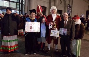 ep un grupogente disfrazada aguardala colaentrarsorteola lote