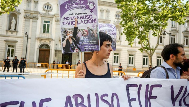 Un total de 135 organizaciones feministas han convocado una concentración ante el Tribunal Supremo de Madrid para volver a protestar contra la sentencia que condena a los cinco miembros de La Manada por un delito de abuso sexual y les absuelve del de agre | Ricardo Rubio - Europa Press - Archivo ep un total de 135 organizaciones feministas han convocado una concentracion ante el tribunal