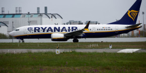 un appareil ryanair sur le tarmac d un aeroport 