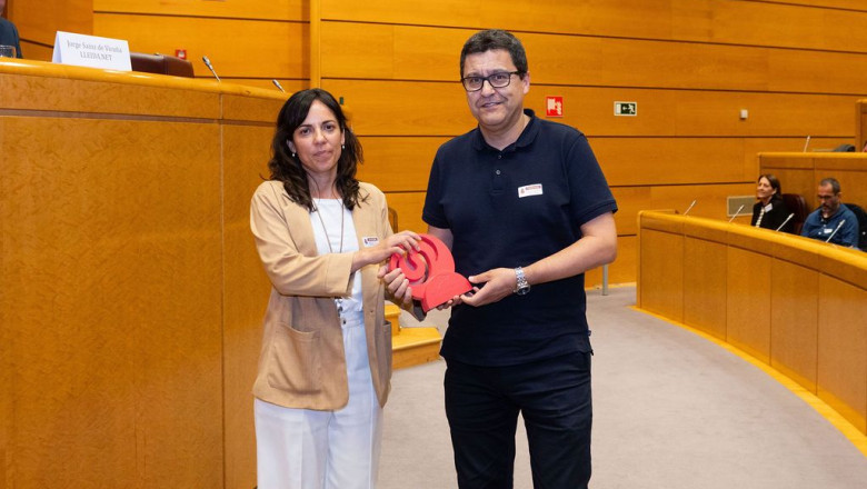 zoca recibiendo el premio a la transformacion digital