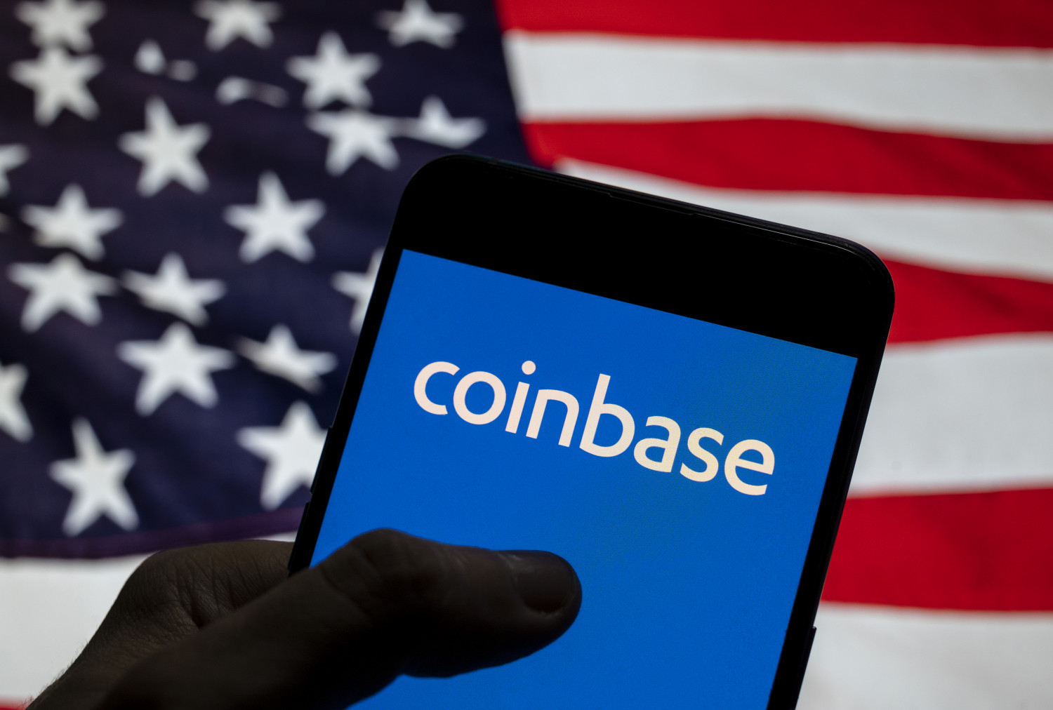 Coinbase y MicroStrategy se hunden en bolsa por la crisis del bitcoin y las criptos