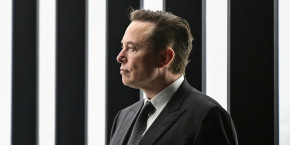 elon musk assiste a la ceremonie d ouverture de la nouvelle gigafactory de tesla pour les voitures electriques a gruenheide en allemagne 