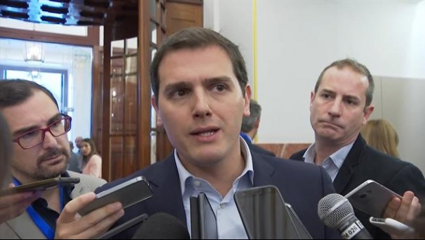 ep albert riveralos pasilloscongresolos diputados