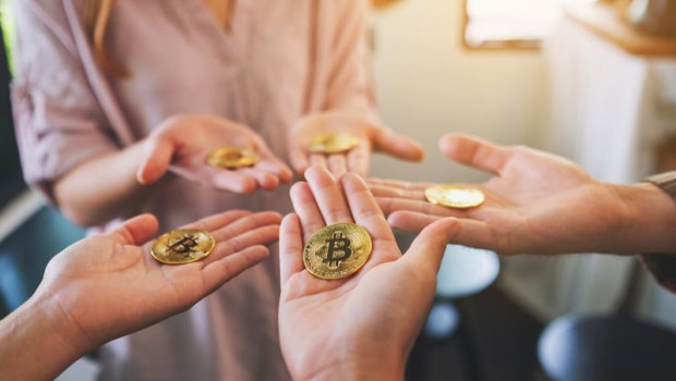 ep archivo   el 37 de los espanoles que invierten en criptomonedas tienen entre 25 y 39 anos