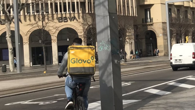 ep archivo   rider de glovo en bicicleta
