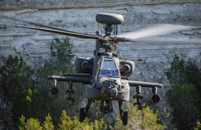 ep archivo   un helicoptero apache de la fuerza aerea de los paises bajos