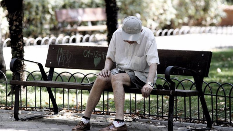 Archivo - Un pensionista descansa en un banco de un parque de Madrid. | Eduardo Parra - Europa Press - Archivo ep archivo un pensionista descansa en un banco de un parque de madrid 20210520112605