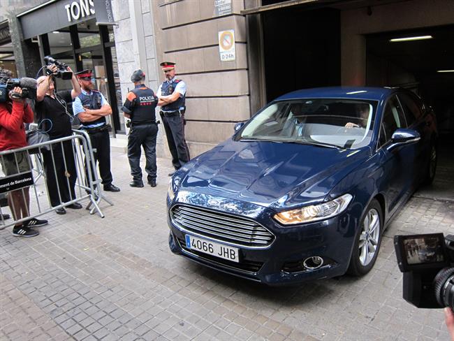 Coche del mayor J.L.Trapero abandonando la reunión | EUROPA PRESS ep cochemayor jltrapero abandonandoreunion
