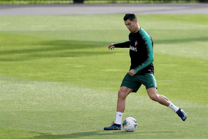 ep cristiano ronaldo en un entrenamiento con la seleccion de portugal