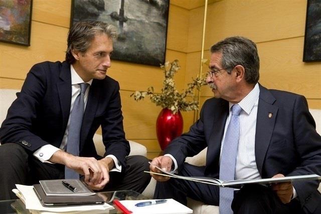 De la Serna se reúne con Revilla en el Gobierno (Archivo) | GOBIERNO - Archivo ep desernareunerevillagobierno archivo