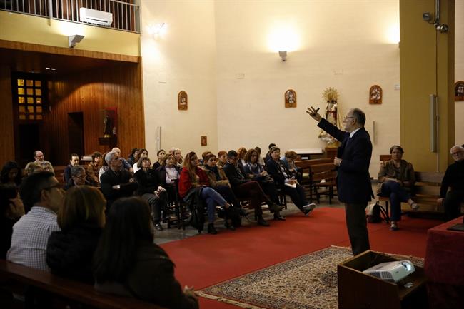 El doctor ha ofrecido una conferencia en el colegio-parroquia Santiago Apóstol | ARZOBISPADO ep doctorofrecidoconferenciacolegio-parroquia santiago apostol