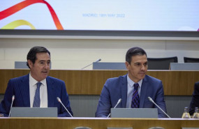 ep el presidente de la ceoe antonio garamendi i y el presidente del gobierno pedro sanchez c