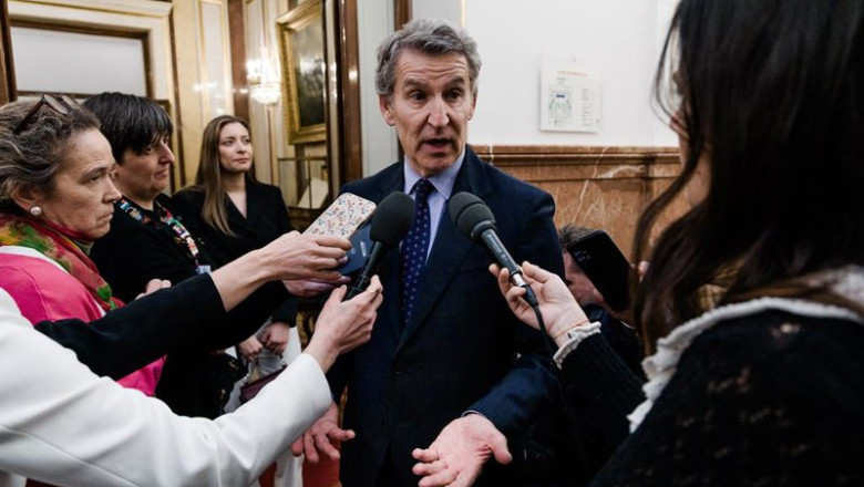 ep el presidente del pp alberto nunez feijoo atiende a los medios de comunicacion a su llegada a una