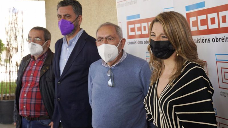 El sindicalista Ángel Cameselle, el secretario xeral de CC.OO. En Galicia, Ramón Sarmiento; el sindicalista Xosé Gómez y la ministra de Trabajo y Economía Social, Yolanda Díaz; antes de participar en los Premios 10 de Marzo | ÁLVARO BALLESTEROS - EUROPA PRESS ep el sindicalista angel cameselle el secretario xeral de ccoo en galicia ramon sarmiento el