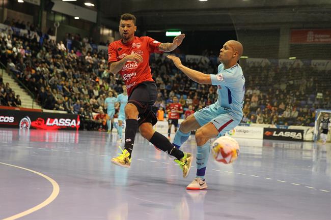 Ferrao lanza a portería en un Osasuna Magna - Barça Lassa | LNFS ep ferrao lanzaporteriaun osasuna magna - bara lassa