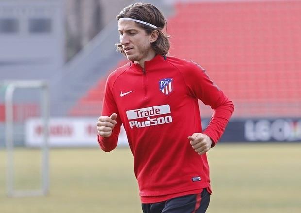 Filipe Luis recibe el alta médica antes de viajar a Málaga | WWW.ATLETICODEMADRID.COM ep filipe luis recibealta medicade viajarmalaga
