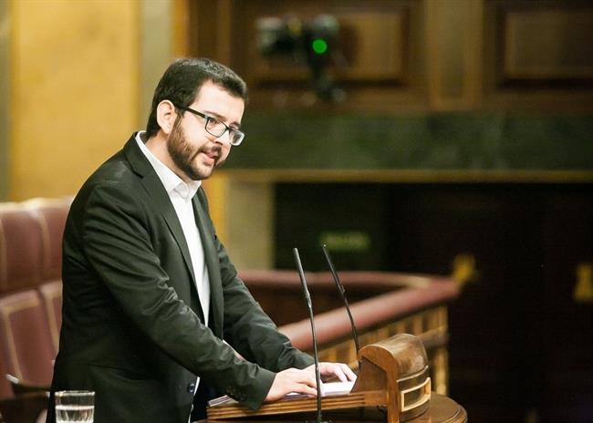Ignasi Candela, diputado de Compromís, en el Pleno del Congreso | COMPROMÍS ep ignasi candela diputadocompromis enplenocongreso