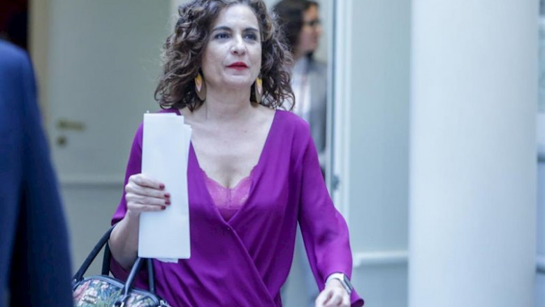 La portavoz del Gobierno y ministra de Hacienda, María Jesús Montero, a su llegada al Senado. | Ricardo Rubio - Europa Press - Archivo ep la portavoz del gobierno y ministra de hacienda maria jesus montero a su llegada al senado