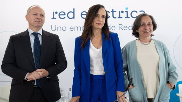 ep la presidenta no ejecutiva de redeia beatriz corredor el ceo de redeia roberto garcia merino y la ep la presidenta no ejecutiva de redeia beatriz corredor el ceo de redeia roberto garcia merino y la