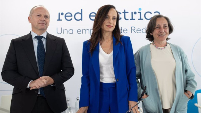 ep la presidenta no ejecutiva de redeia beatriz corredor el ceo de redeia roberto garcia merino y la