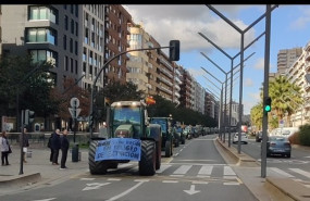 ep los agricultores protestan nuevamente con sus tractores este lunes por la gran via de logrono