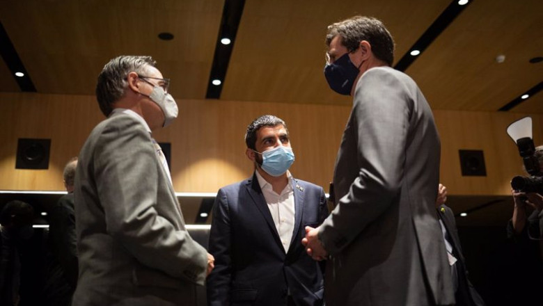 Los consellers Ramon Tremosa y Chakir el Homrani y el director de Relaciones Institucionales y Regulación de Endesa, José Casas Marín | David Zorrakino - Europa Press ep los consellers ramon tremosa y chakir el homrani y el director de relaciones institucionales y