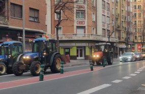 ep los tractores estan provocando trafico lento en las principales calles de logrono como en este