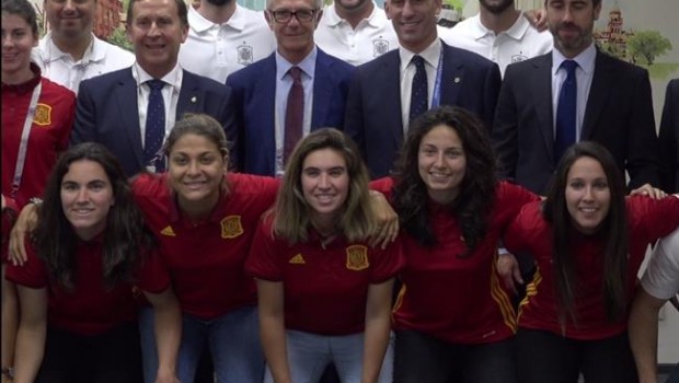 ep ministro jose guirao recibela seleccion femeninarusia