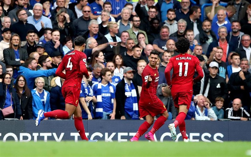 ep roberto firmino celebra un gol con el liverpool fc