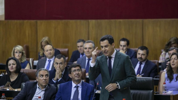 ep segunda jornadaplenoparlamento andaluzpresidentela juntaandalucia juanma moreno respondelas preguntasgrupo parlamentario socialista duranteintervencionla sesioncontrolgobierno
