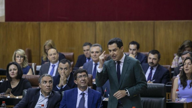 Segunda jornada del Pleno del Parlamento andaluz,El presidente de la Junta de Andalucía, Juanma Moreno, responde a las preguntas de grupo parlamentario socialista durante su intervención en la sesión de control al gobierno. | María José López - Europa Press ep segunda jornadaplenoparlamento andaluzpresidentela juntaandalucia juanma moreno respondelas preguntasgrupo parlamentario socialista duranteintervencionla sesioncontrolgobierno