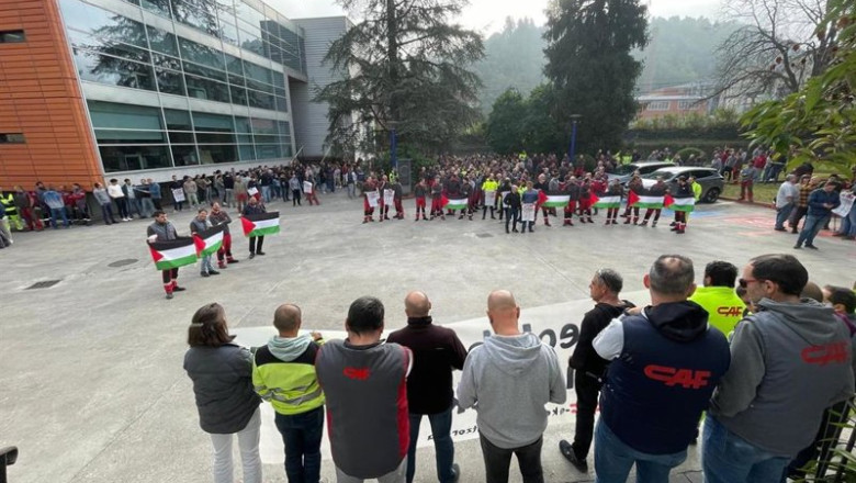 Trabajadores de CAF realizan un paro y una concentración para apoyar a Palestina y rechazar la postura de la empresa | LAB ep trabajadores de caf realizan un paro y una concentracion para apoyar a palestina y rechazar la