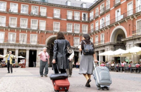 ep turistas en la plaza mayor