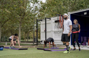 ep varias personas entrenan en cubo gym ubicado en madrid rio