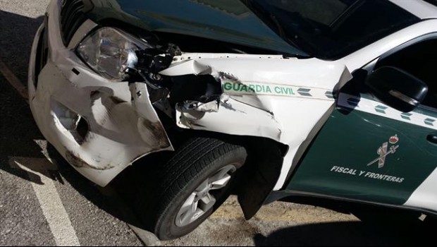 ep vehiculoguardia civil danadoser embestidonarcotraficantes