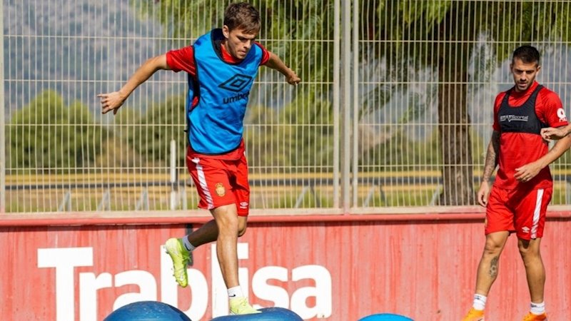 ep aleix febas entrenando con el rcd mallorca