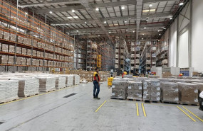 ep archivo   centro logistico de dhl en dubai especializado en vehiculos electricos