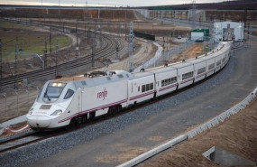ep archivo   foto de archivo de un tren de renfe archivo