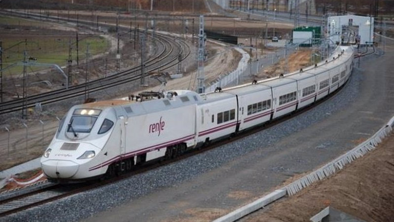 ep archivo foto de archivo de un tren de renfe archivo ep archivo foto de archivo de un tren de renfe archivo