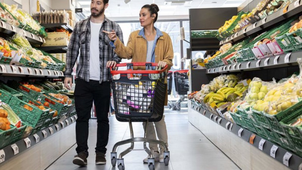 ep archivo   lineal de fruta en supermercado dia