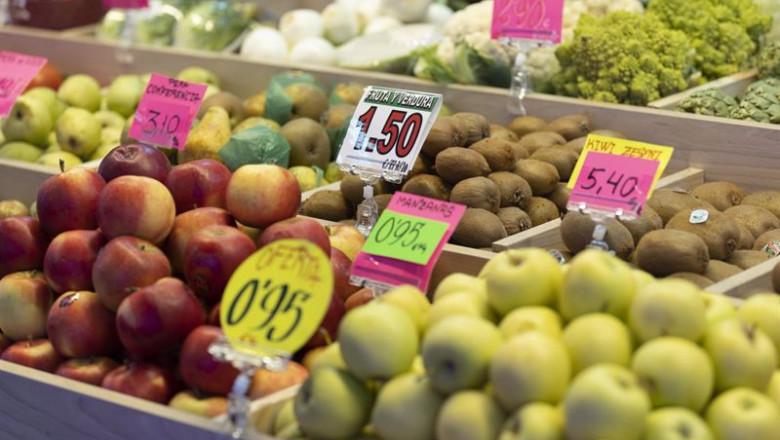 Archivo - Manzanas y otras frutas en una frutería en un puesto de un mercado, en Madrid (España) | Eduardo Parra - Europa Press - Archivo ep archivo manzanas y otras frutas en una fruteria en un puesto de un mercado en madrid espana